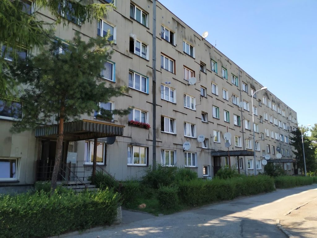 Azbest znika z kolejnych budynków