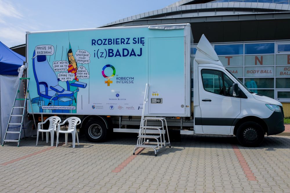 "Rozbierz się i (z)badaj w kobiecym interesie"