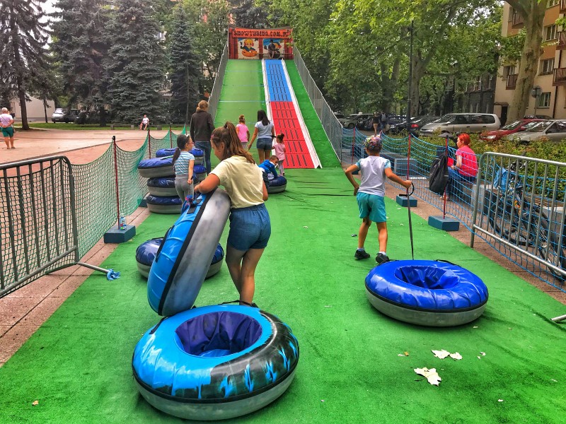 Zjeżdżalnia na Rynku Miejskim