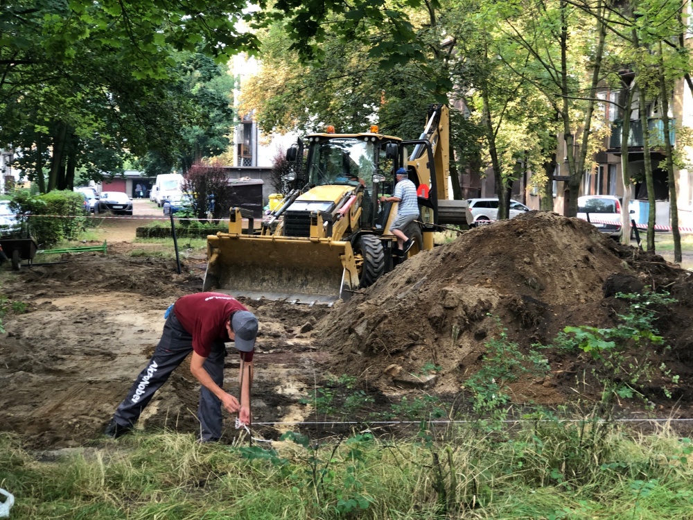 Ruszyły prace na placu zabaw