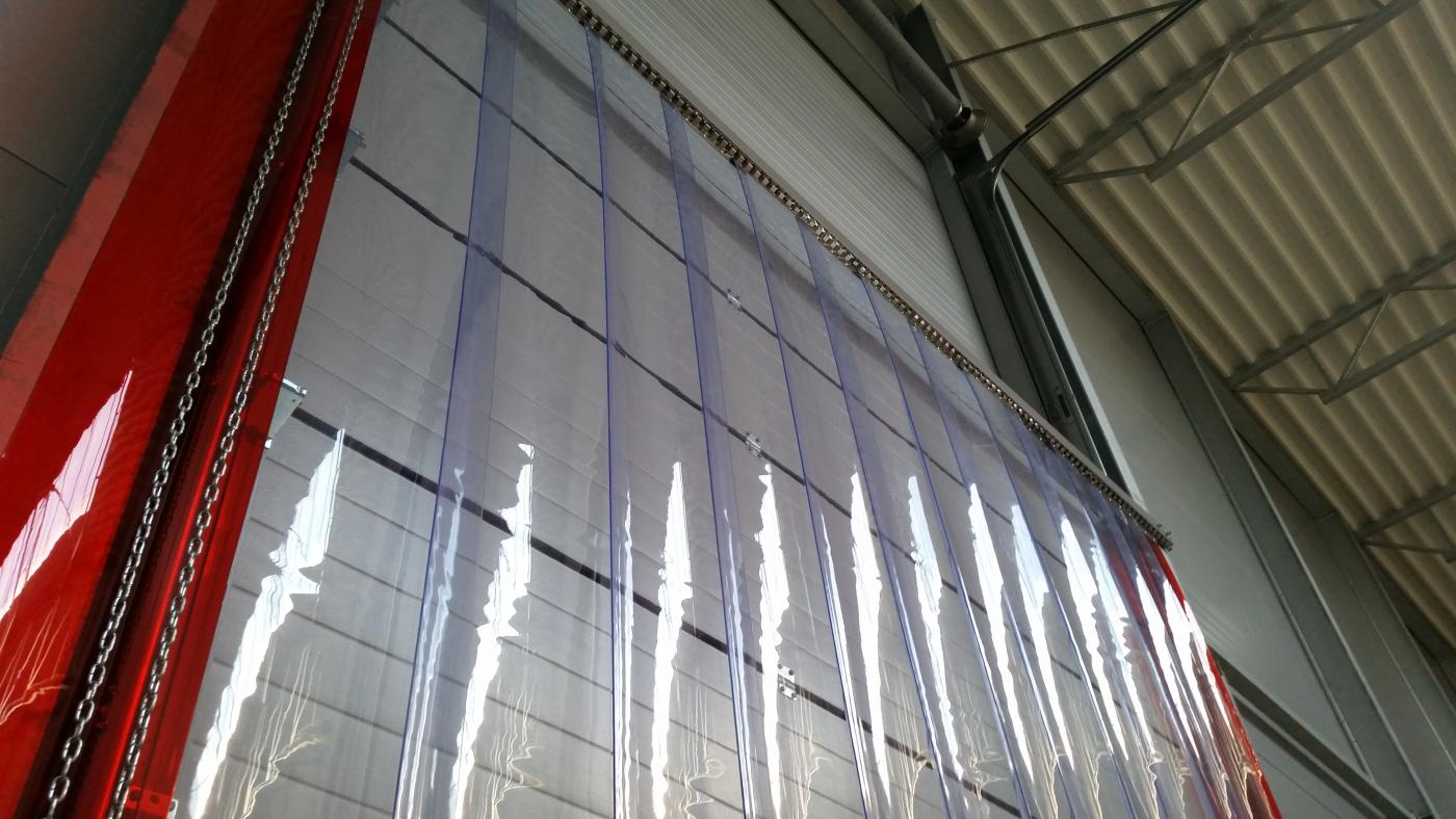 Czym są i dlaczego warto stosować kurtyny paskowe