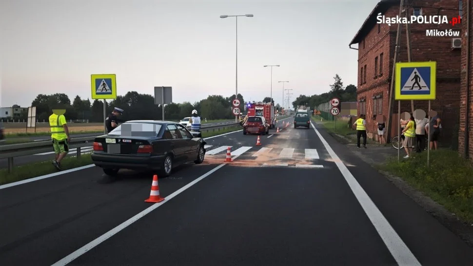 O krok od tragedii. Samochód uderzył w pieszych na krajowej "wiślance"