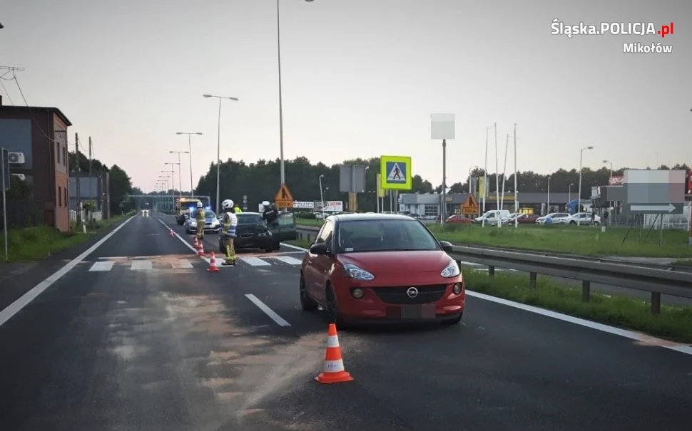 O krok od tragedii. Samochód uderzył w pieszych na krajowej "wiślance"