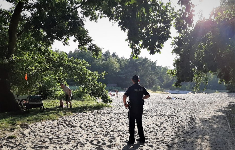 Wypoczywasz nad wodą? Nie lekceważ zasad bezpieczeńswa!