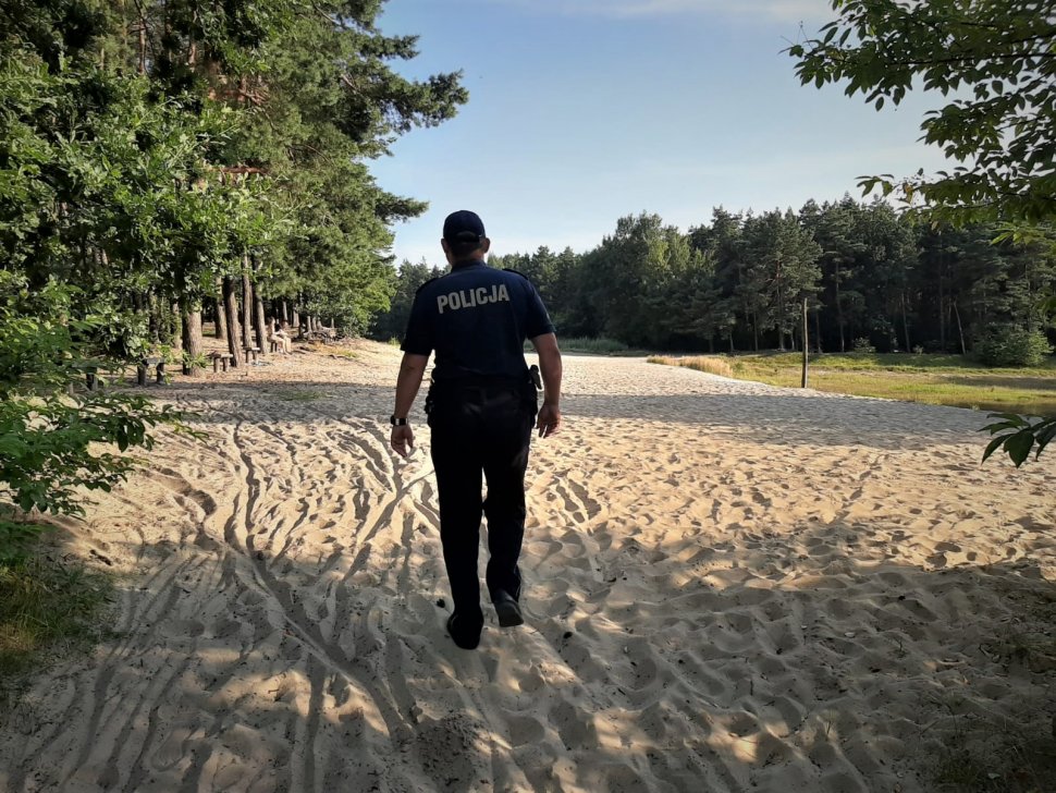 Wypoczywasz nad wodą? Nie lekceważ zasad bezpieczeńswa!