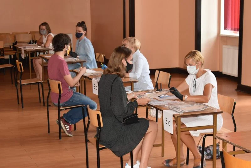 Powiat mikołowski: Maturzyści ze świadectwami