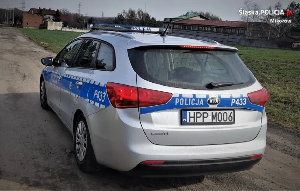 Policja sprawdza osoby na kwarantannie