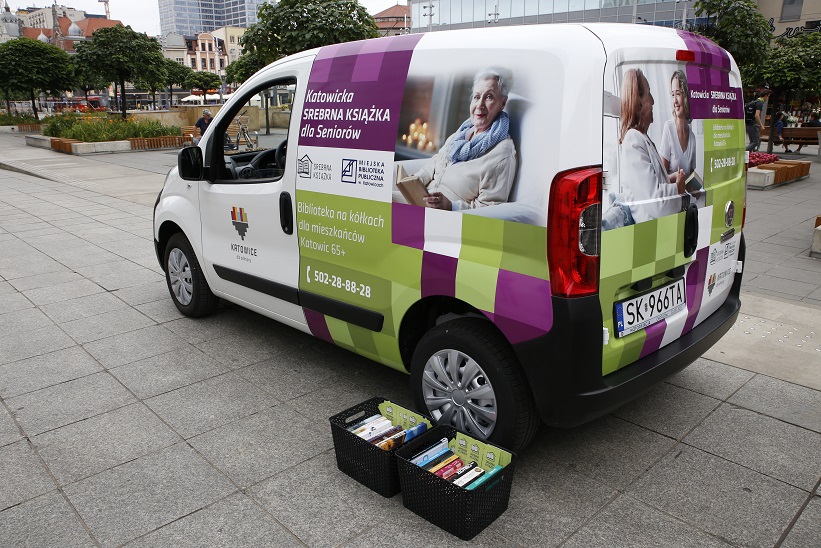"Książkobus" dostarczy książki seniorom i osobom niepełnosprawnym