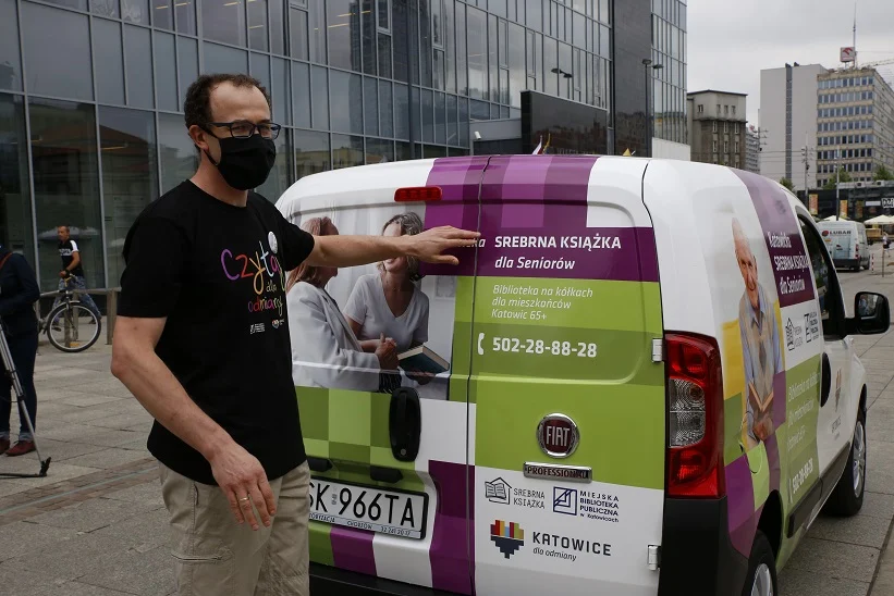 "Książkobus" dostarczy książki seniorom i osobom niepełnosprawnym