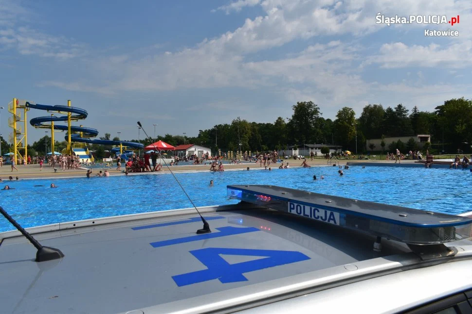 Bądź bezpieczny nad wodą. Katowiccy policjanci spotkali się z mieszkańcami