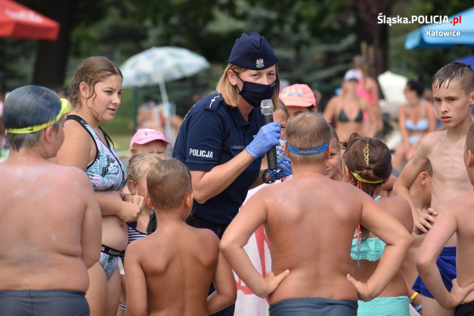 Bądź bezpieczny nad wodą. Katowiccy policjanci spotkali się z mieszkańcami