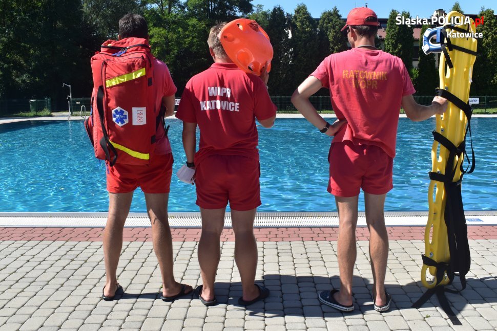 Wizyta policjantów na kąpielisku "Rolna" w ramach akcji profilaktycznej