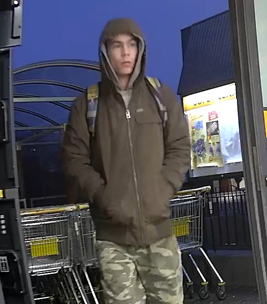 Ci mężczyźni są podejrzani o kradzież zabawek. Rozpoznajesz ich?