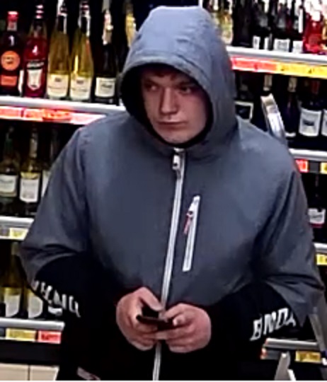 Mężczyzna ze zdjęć podejrzany jest o kradzież artykułów spożywczych. Poznajesz go?