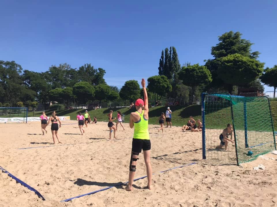 Zawodniczki z Świętochłowic w finałach Mistrzostw Polski piłki ręcznej plażowej!