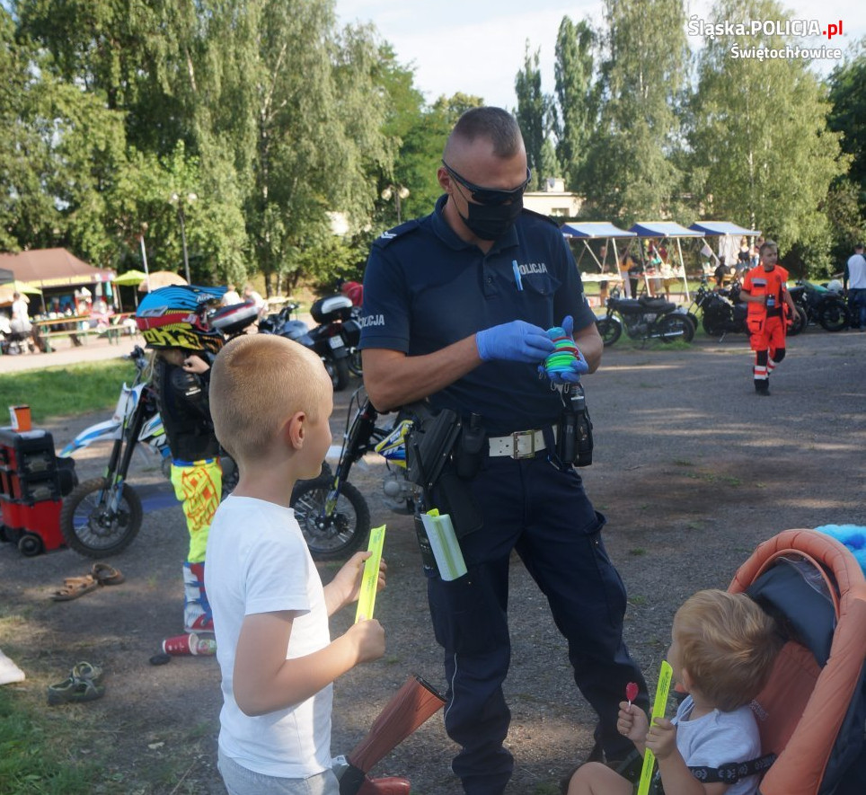 Festyn charytatywny z udziałem świętochłowickiej drogówki