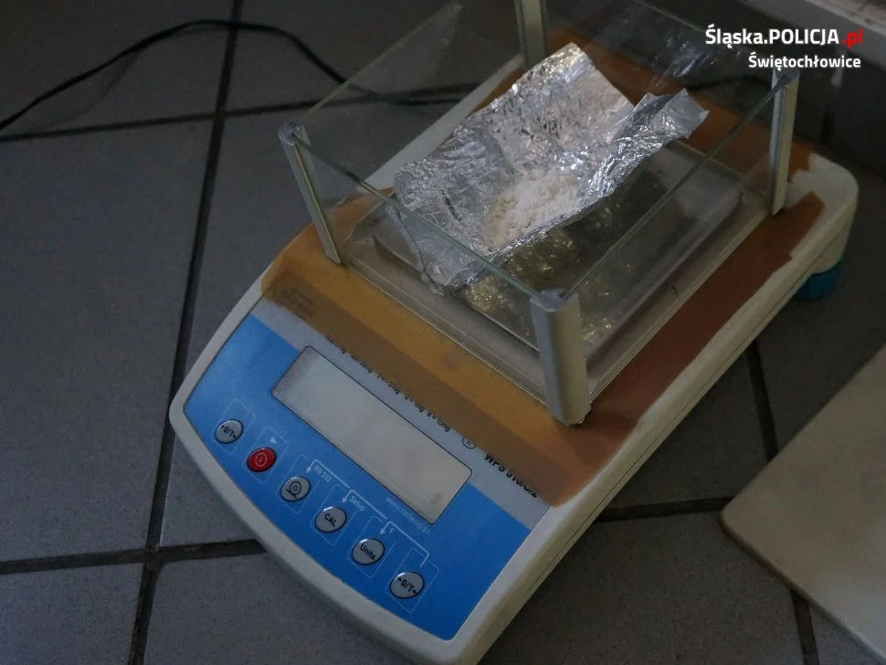 42-latek stawił się na komendzie w ramach dozoru policyjnego z...amfetaminą
