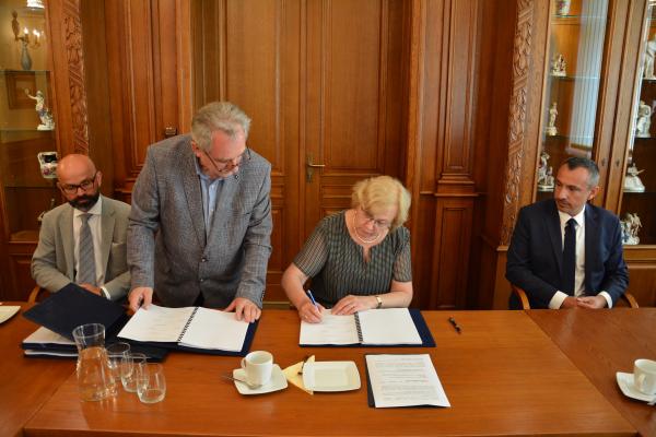 Podpisano porozumienie dot. zagospodarowania terenów poprzemysłowych