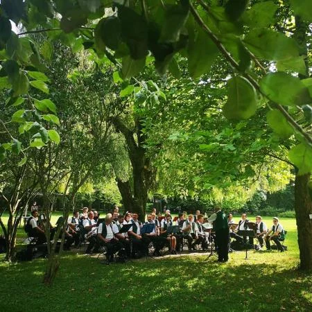 Orkiestra zagrała w Miejskim Ogrodzie Botanicznym w Zabrzu