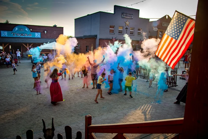 Muzyka na żywo i kolorowa zabawa w Twinpigs!