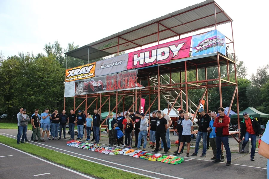 Ruda Śląska: Finały Mistrzostw Polski modeli samochodów zdalnie sterowanych ON-ROAD