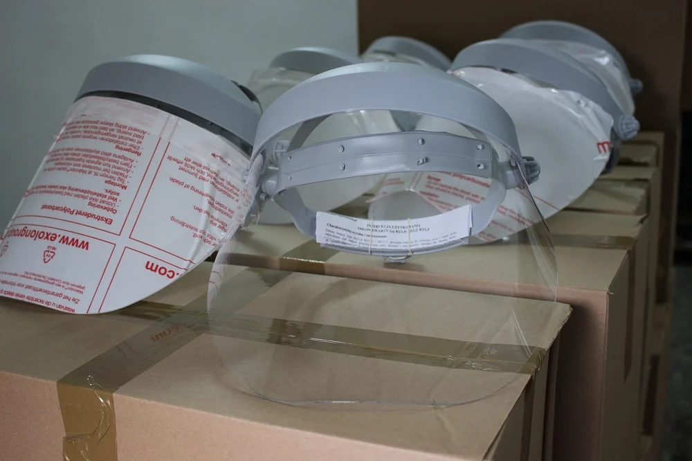 3 tysiące przyłbic ochronnych trafiło do rudzkich placówek oświatowych