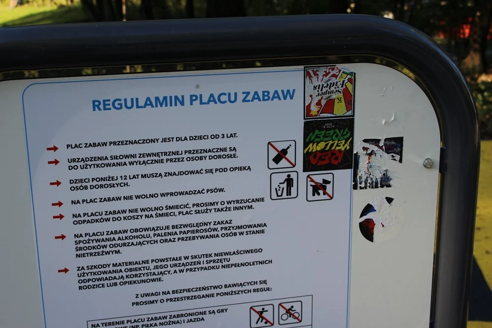 Zniszczony skwer Tuwima 5