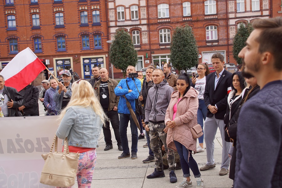 Protest przeciwko m.in. noszeniu maseczek 8