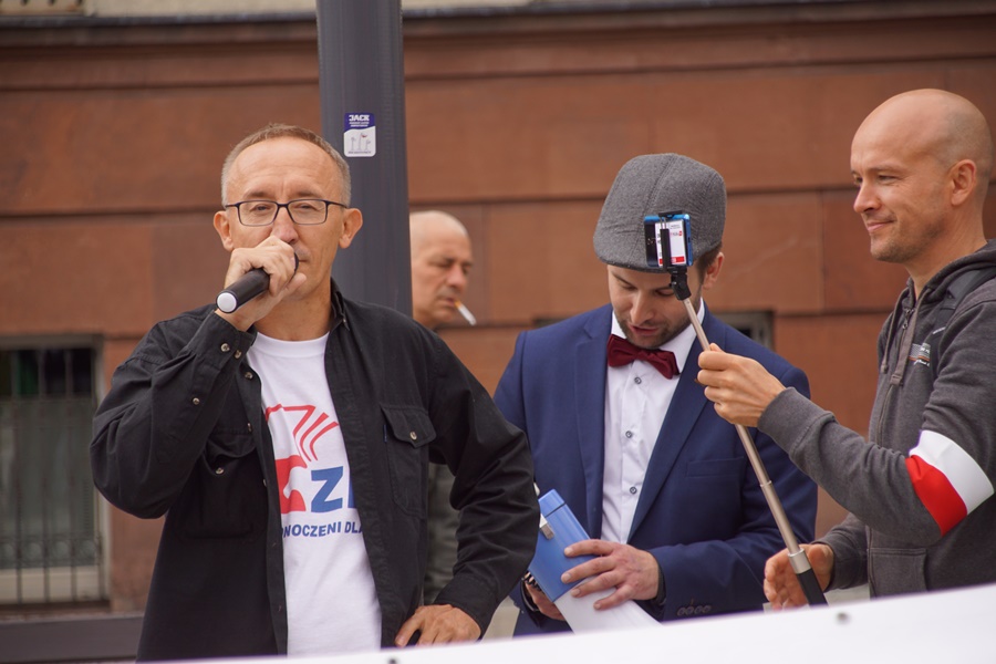 Protest przeciwko m.in. noszeniu maseczek 23