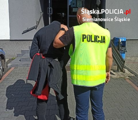 Policyjny pościg za kierowcą, który prowadził wbrew sądowemu zakazowi