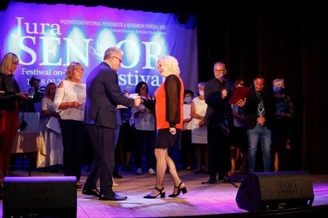 Wyróżnienie na festiwalu "JURA SENIOR FESTIVAL"dla Pani Danuty Chyckiej z MRS