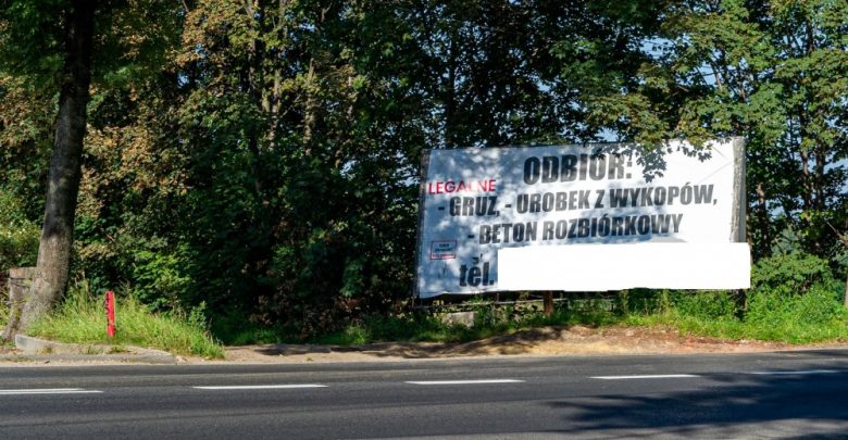 "Przyjmę tanio gruz...". Uważajcie na tego typu ogłoszenia, bo i Wy możecie zostać ukarani