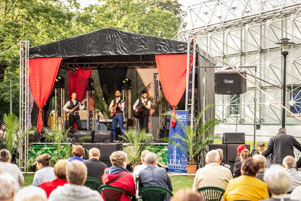 Bardzo kolorowa impreza w parku Chopina