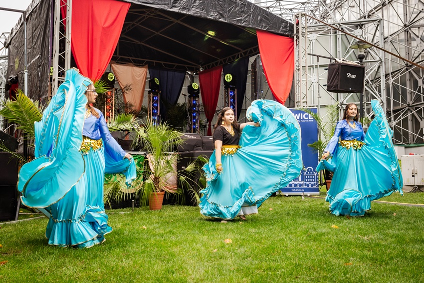 Bardzo kolorowa impreza w parku Chopina