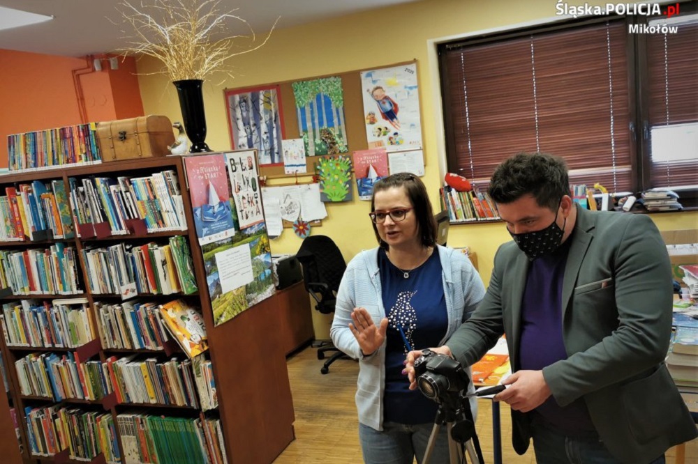 Ogólnopolski Dzień Głośnego Czytania z mikołowską Policją