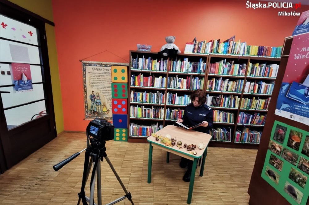 Ogólnopolski Dzień Głośnego Czytania z mikołowską Policją