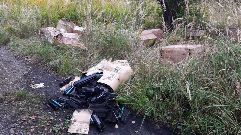 Wyrzucił tonery w lesie. Namierzyli go strażnicy miejscy