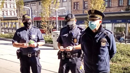 Funkcjonariusze Straży Miejskiej przypominają o trwającej pandemii
