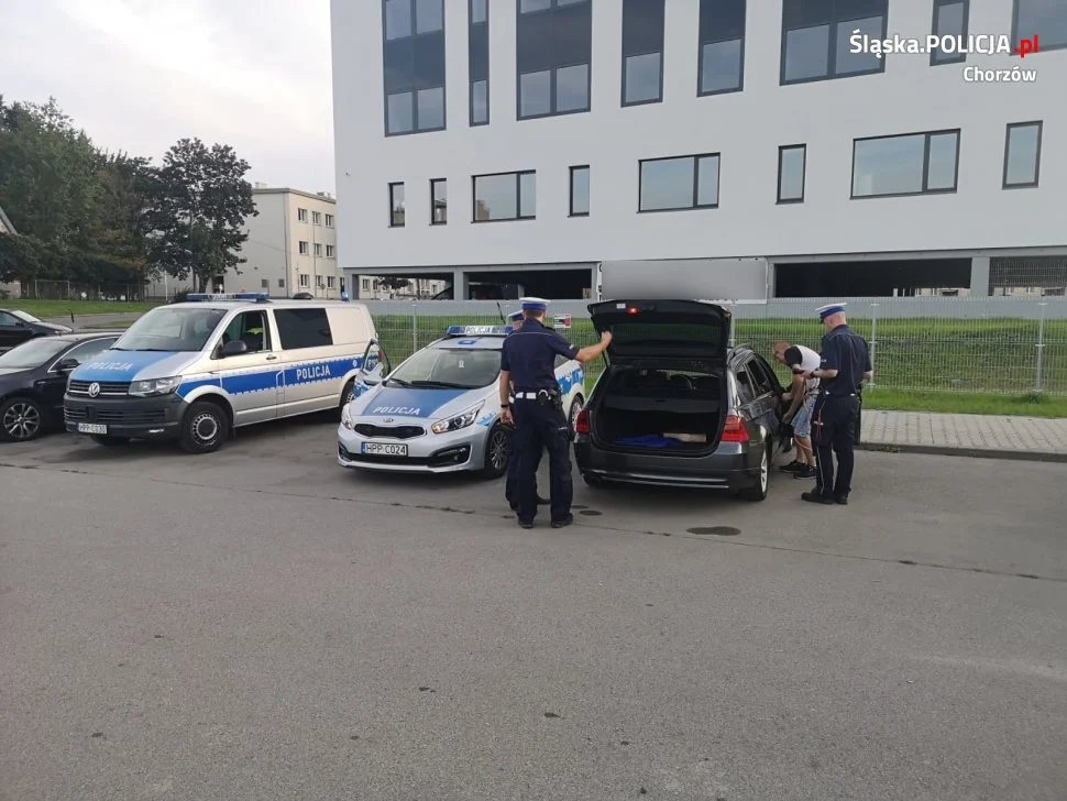 Chorzowscy mundurowi na chorzowskiej Motosferze - zlocie miłośników tuningu