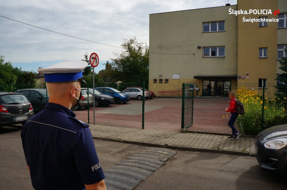 Bezpieczni w drodze do szkoły ze świętochłowicką drogówką