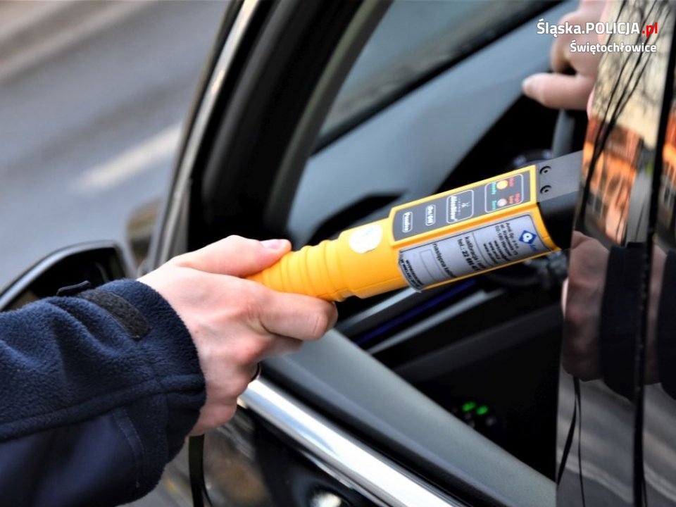 22-latka i 55-letni mężczyzna zatrzymani za jazdę na podwójnym gazie