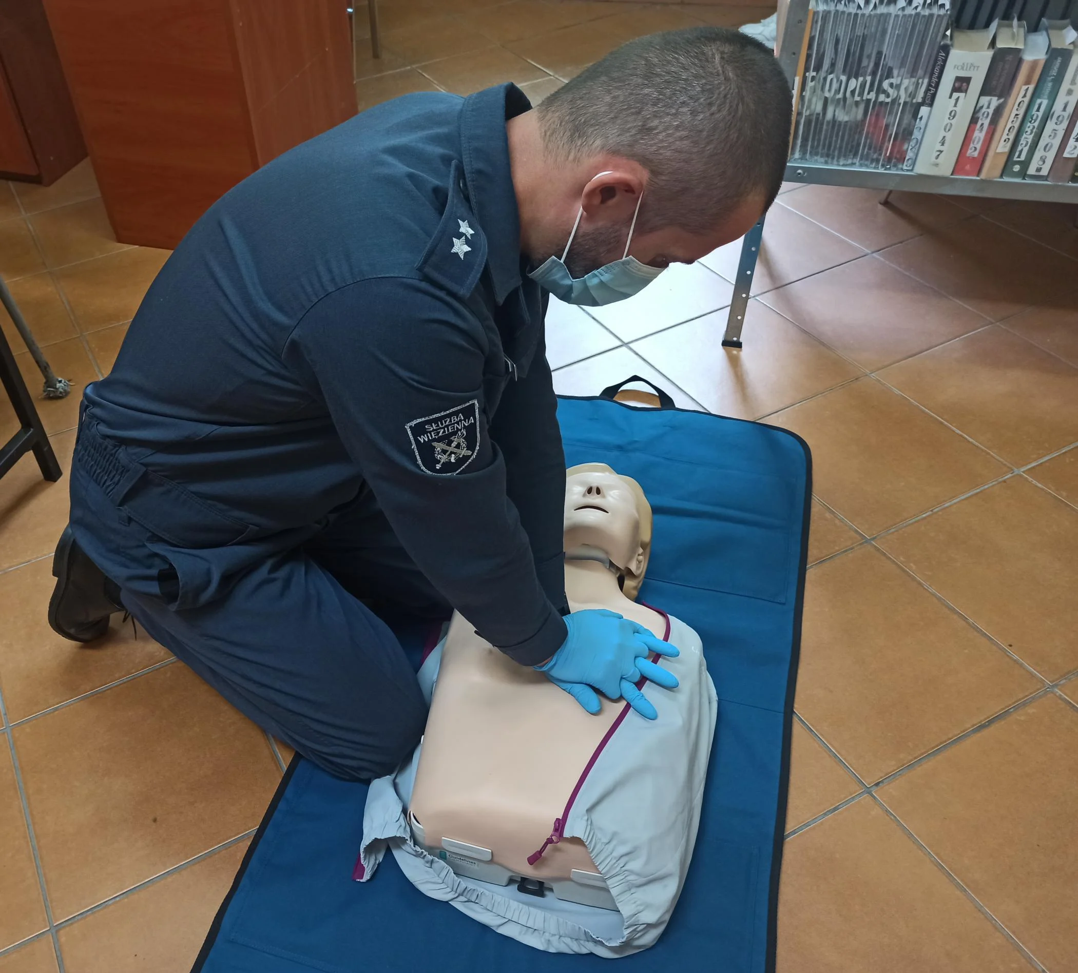 "JesteśMY poMOCNI" – funkcjonariusze z Zakładu Karnego uczą ratować życie i zdrowie