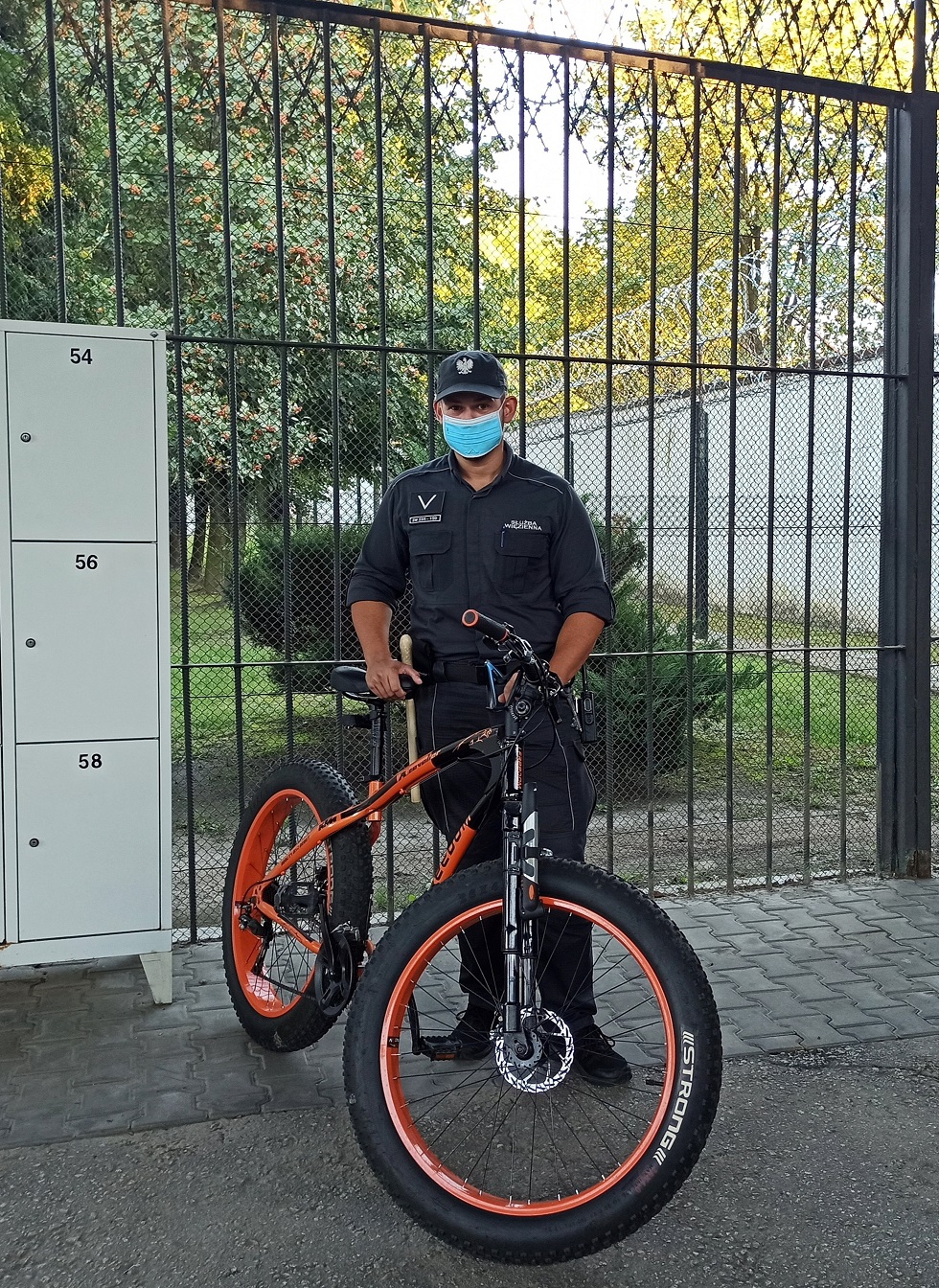 Służba więzienna w Zabrzu na dwóch kółkach - włącz się do akcji "Rower Pomaga"!