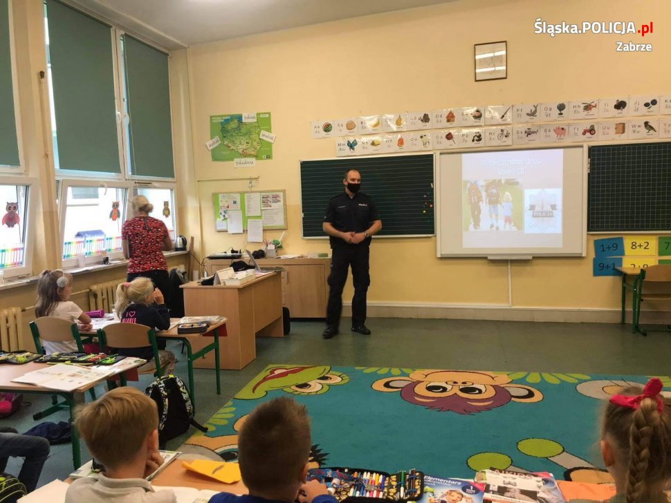Policjanci rozmawiali o bezpieczeństwie z najmłodszymi mieszkańcami Zabrza