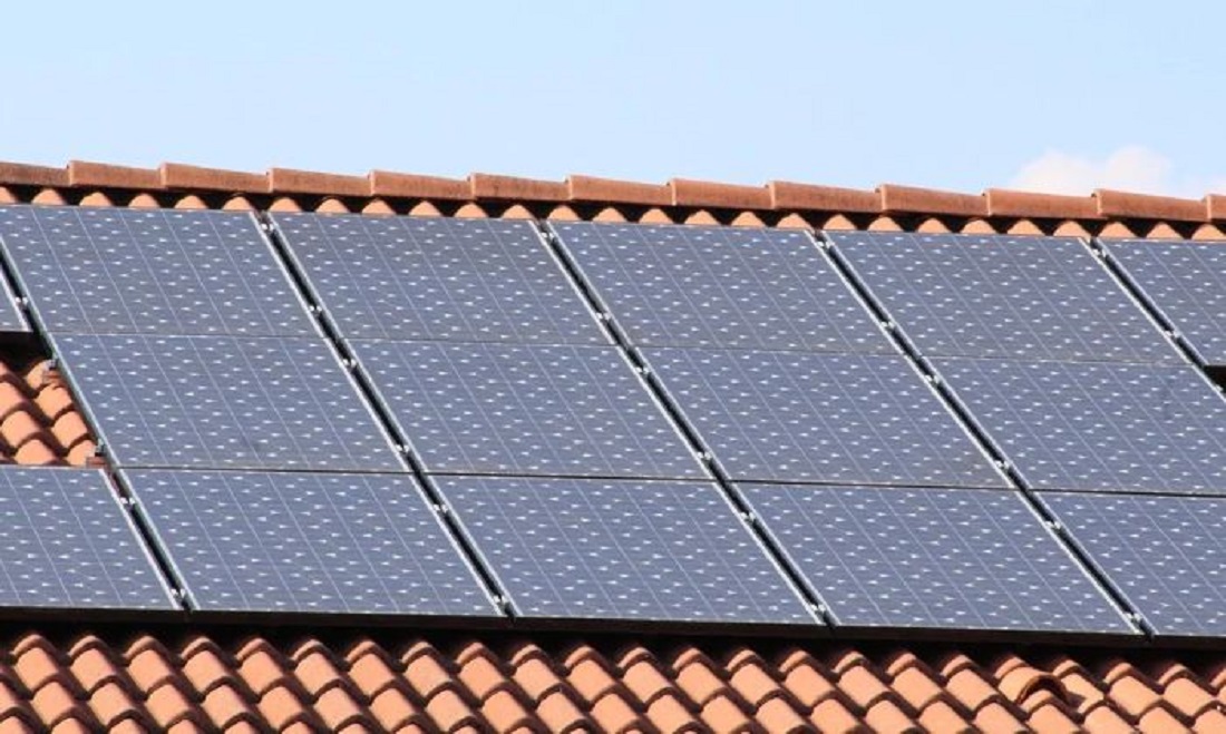 Kolektory słoneczne a panele fotowoltaiczne- różnice, przeznaczenie