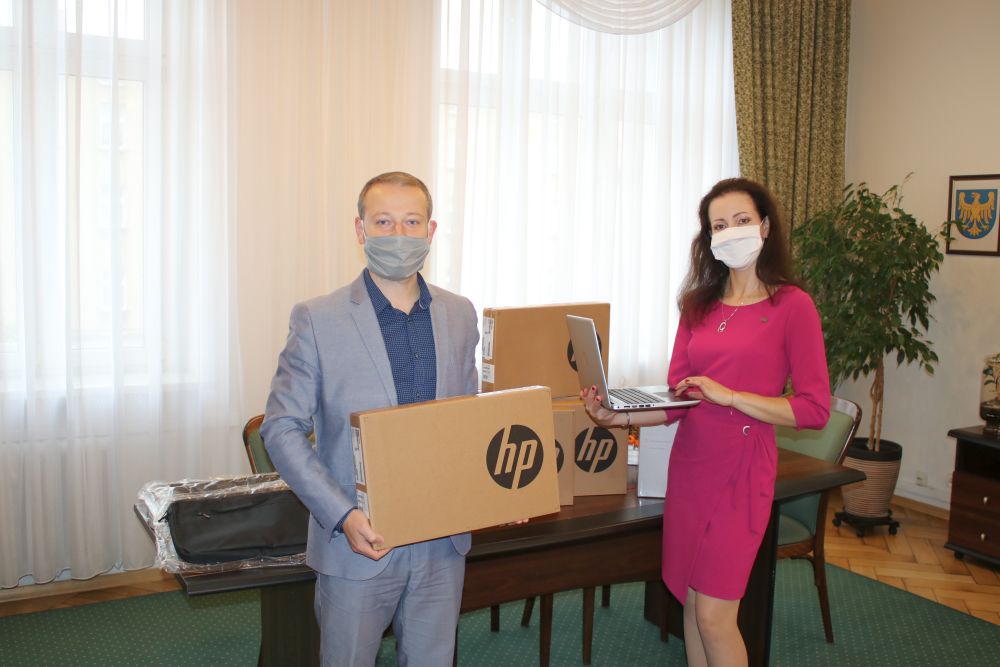 Komputery dla dzieci w rodzinach zastępczych