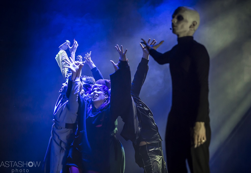 Teatr Miejski zaprasza: "Wpuść mnie!" Dokądkolwiek pójdziemy będzie szedł za nami