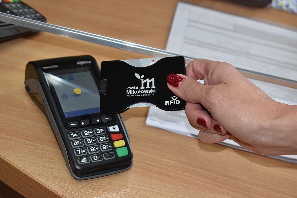 W Starostwie Powiatowym w Mikołowie zapłacisz teraz kartą