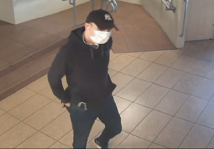 Oszukał starszą kobietę i wyłudził pieniądze - złodziej poszukiwany!