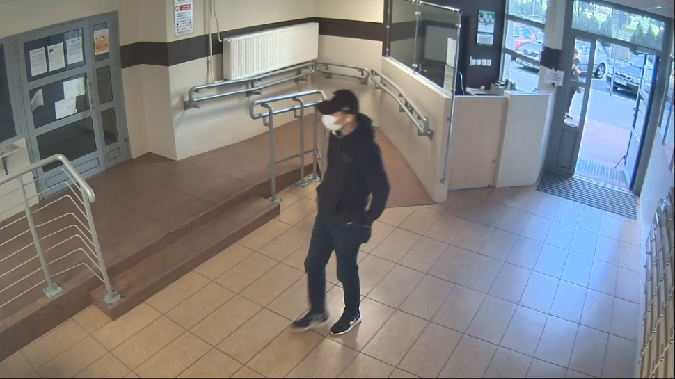 Oszukał starszą kobietę i wyłudził pieniądze - złodziej poszukiwany!